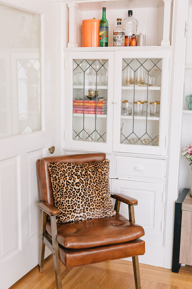 The-Everygirl-Julia-Goodwin-Home-Tour-Living-Room-Leopard-Pillow-Leather-Chair